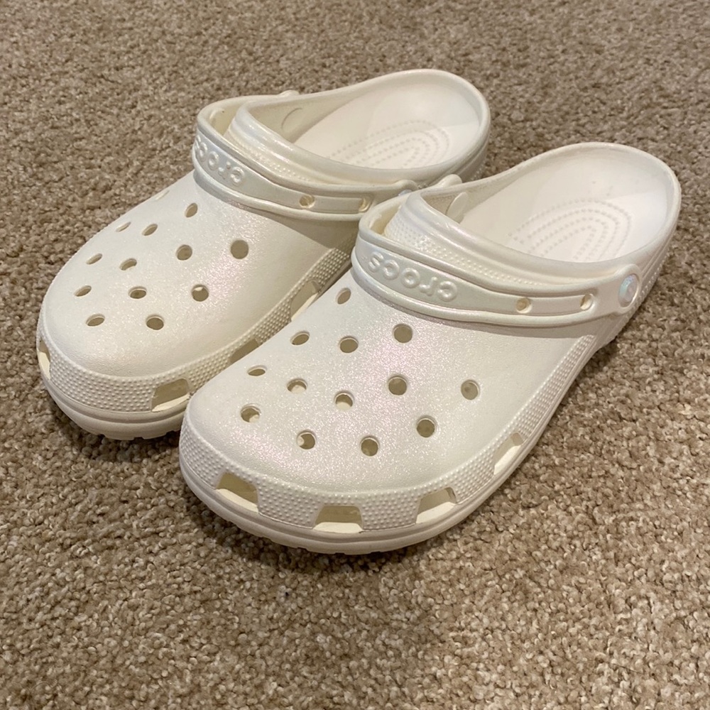 Classic Crocs Festival Clog White // 7 changeable tassels , Missing one tassel